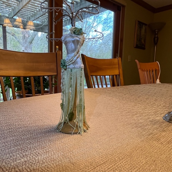 Victorian Style Jewelry Mannequin - Picture 7 of 7